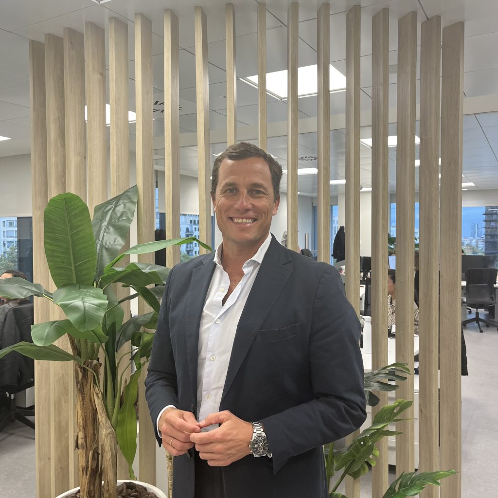 álvaro ceballos - director comercial y operaciones